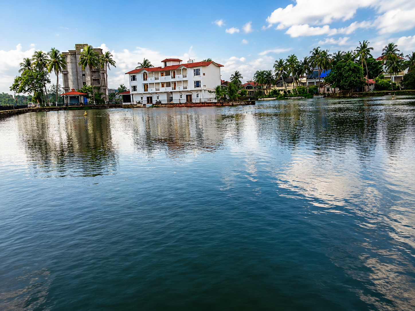 Lakeside dining atmosphere